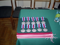 Medale oczekują na ceremonię wręczenia