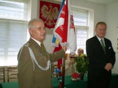 Pułkownik Krzysztof Kucharski, który w ciągu zebrania dawał wyraźne znaki honoru i szacunku do sztandaru, oraz bardzo powściągliwy Ministr Jan Cechanowski, bez przesady, byli duszą i sercem tego wydarzenia.