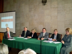 <em>Podczas konferencji (od lewej): R. Wolski, A. Chłopek, E. Fajner, T. Czernysz, N. Susznicka, N. Doroszkiewicz</em>